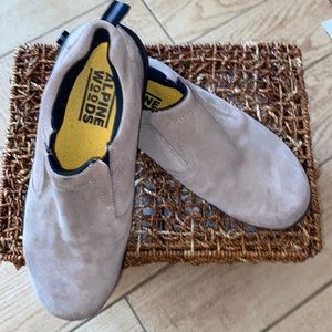 Alpine Woods Women’s heavy duty hiking  slip on shoe in brown suede Size 8.5 W